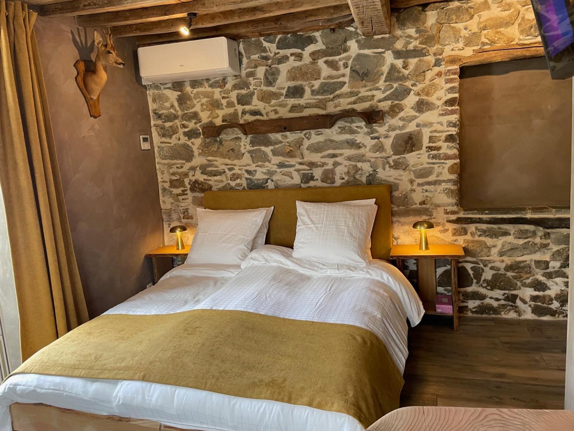 Les Chambres De Laurette Спа Екстериор снимка